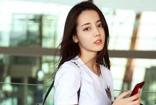 吃瓜娱乐迪丽热巴杨洋,瓜田娱乐，甜蜜互动引关注